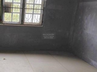 For sale 4 bedrooms retail Space in Thawi Watthana, Bangkok