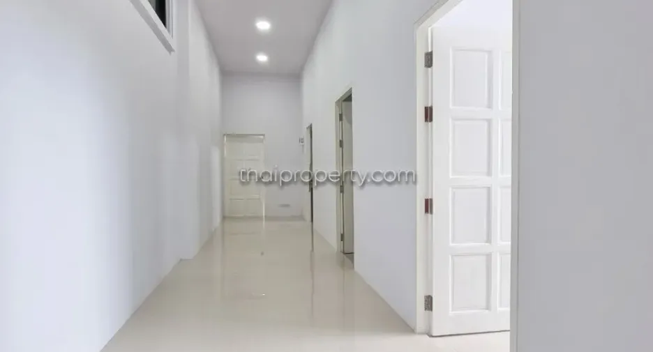 For rent retail Space in Bang Lamung, Chonburi