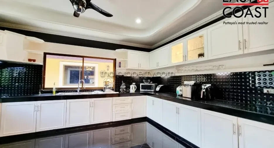 For rent and for sale 3 bedrooms house in Bang Lamung, Chonburi