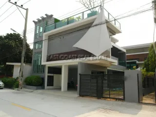 À louer 3 chambres maison à Bang Lamung, Chonburi