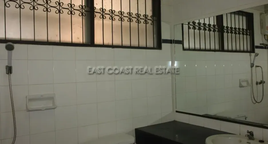 For rent and for sale 3 bedrooms house in Bang Lamung, Chonburi