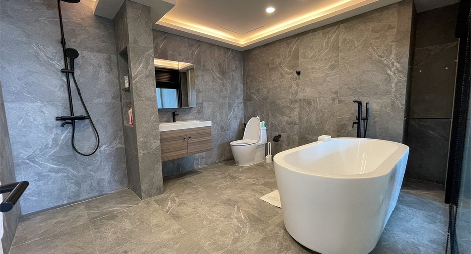 For sale 1 bed condo in Sathon, Bangkok
