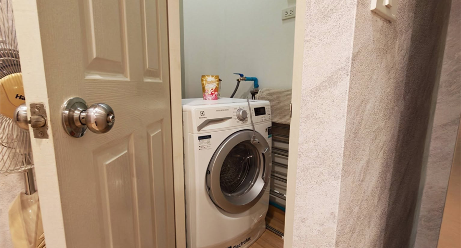 For rent 3 bedrooms condo in Sathon, Bangkok