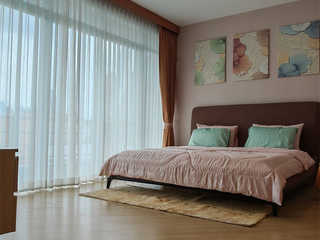 For rent 3 bedrooms condo in Sathon, Bangkok