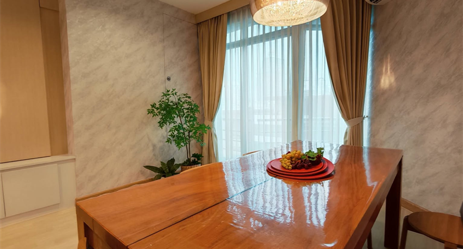 For rent 3 bedrooms condo in Sathon, Bangkok