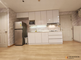 For rent 3 bedrooms condo in Sathon, Bangkok