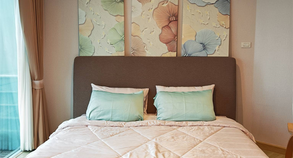 For rent 3 bedrooms condo in Sathon, Bangkok