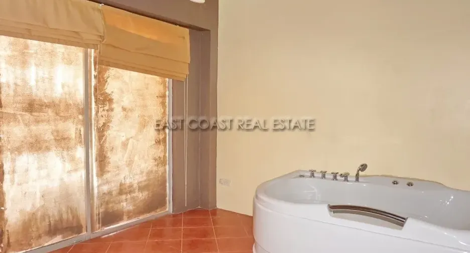 Local comercial en venta en Bang Lamung, Chonburi