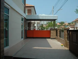 For rent 2 bedrooms house in Bang Lamung, Chonburi