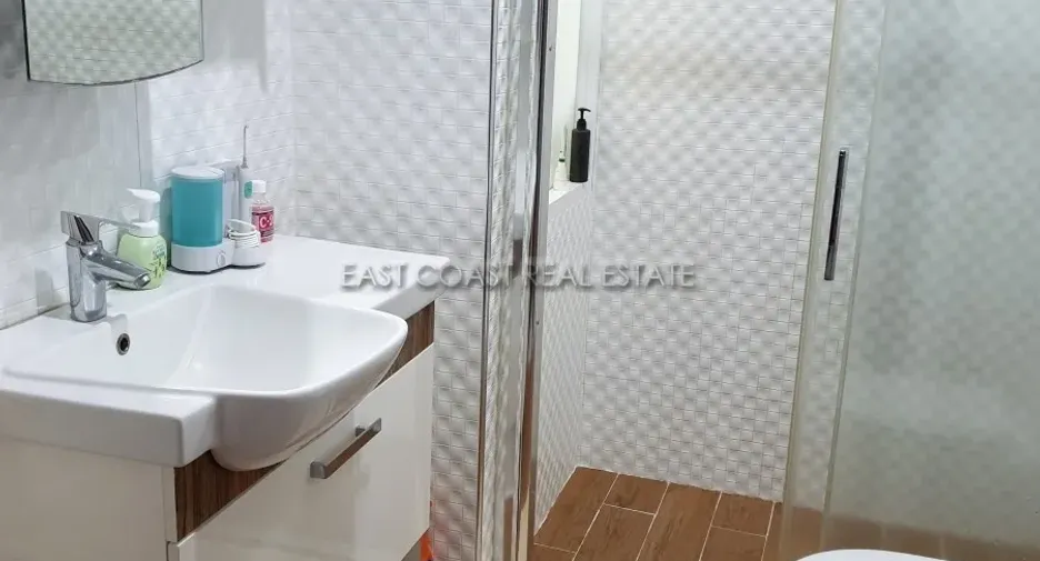 For sale 3 ベッドルーム condo in Bang Lamung, Chonburi