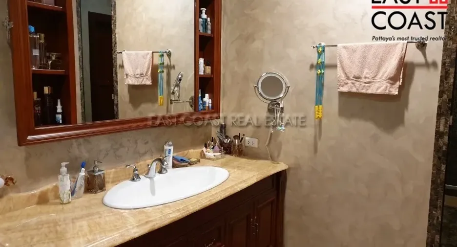 For sale 3 ベッドルーム condo in Bang Lamung, Chonburi