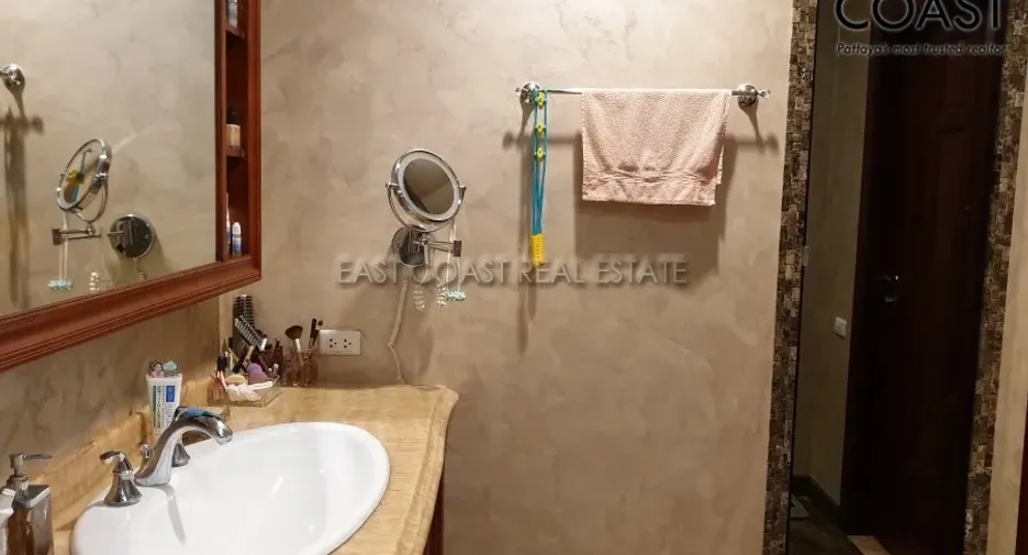 For sale 3 ベッドルーム condo in Bang Lamung, Chonburi