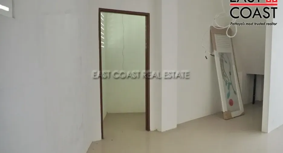 For rent そして for sale retail Space in Bang Lamung, Chonburi