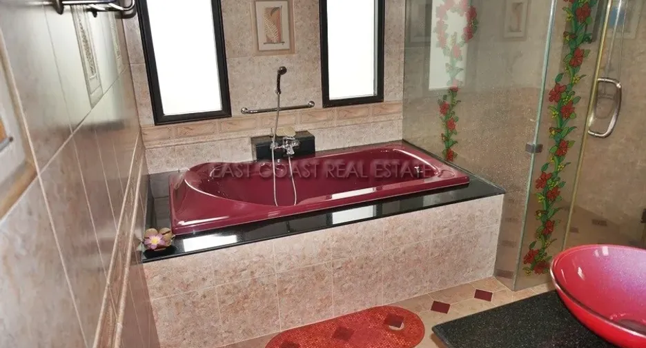 Casa en venta de 4 habitaciones en Bang Lamung, Chonburi