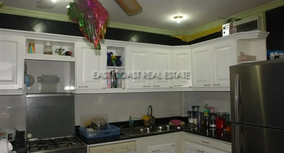 For rent and for sale 4 bedrooms house in Bang Lamung, Chonburi
