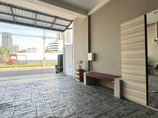 For rent 3 bedrooms townhouse in Khlong Toei, Bangkok