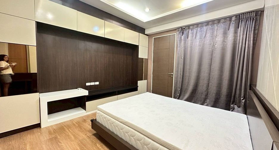 For rent 3 bedrooms townhouse in Khlong Toei, Bangkok