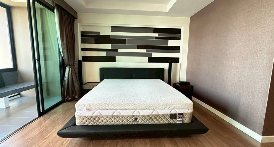 For rent 3 bedrooms townhouse in Khlong Toei, Bangkok