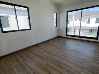 For sale 4 bedrooms house in Mueang Samut Prakan, Samut Prakan