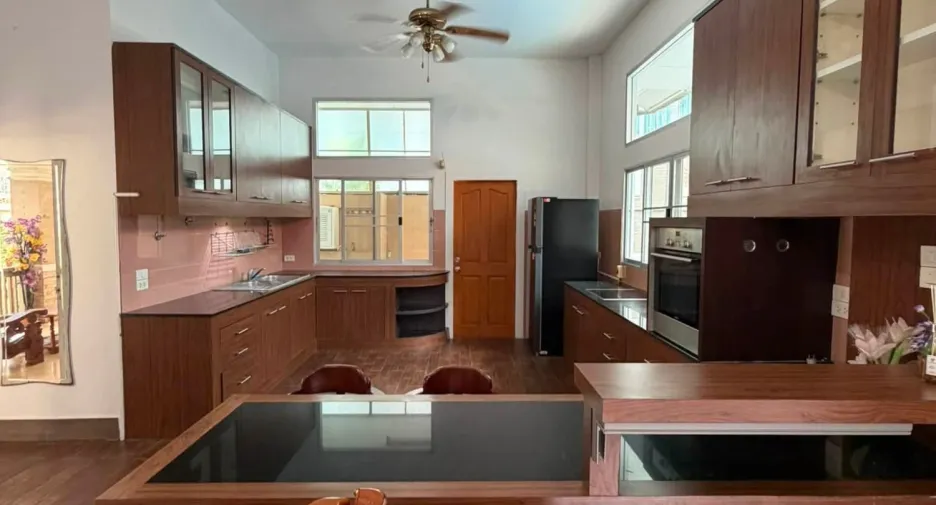 Villa en venta de 4 habitaciones en Bang Lamung, Chonburi