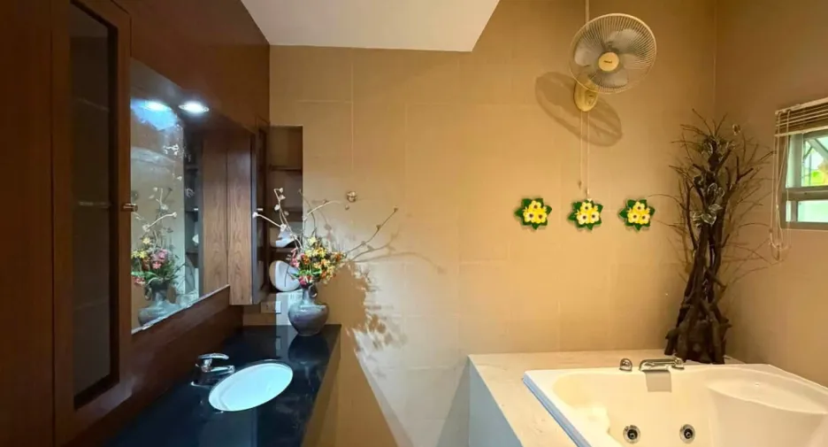 Villa en venta de 4 habitaciones en Bang Lamung, Chonburi