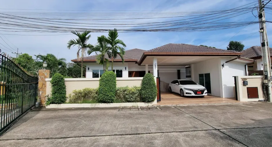 For rent 3 bedrooms villa in Huay Yai, Pattaya