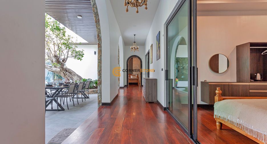 For rent 5 bedrooms house in Huay Yai, Pattaya