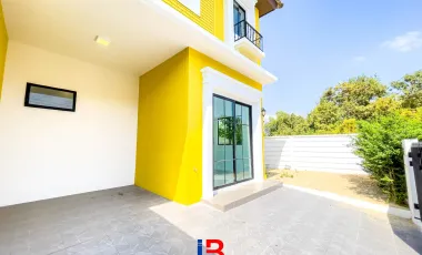 For sale 3 bedrooms townhouse in Krathum Baen, Samut Sakhon