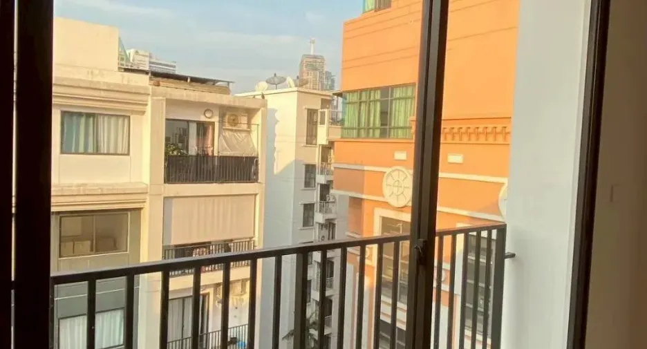 For sale 2 bedrooms condo in Khlong Toei, Bangkok