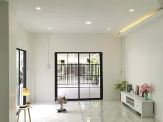 Reihenhaus zum Kauf mit 3 Zimmer in Khlong Sam Wa, Bangkok