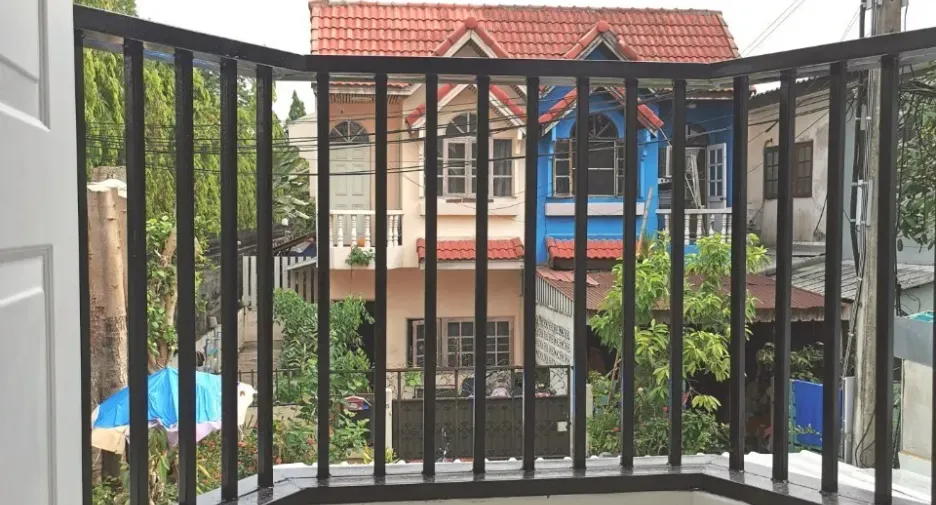 Reihenhaus zum Kauf mit 3 Zimmer in Khlong Sam Wa, Bangkok