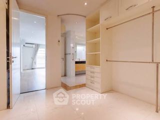 For sale 3 bedrooms condo in Khlong Toei, Bangkok
