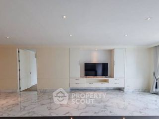 For sale 3 bedrooms condo in Khlong Toei, Bangkok