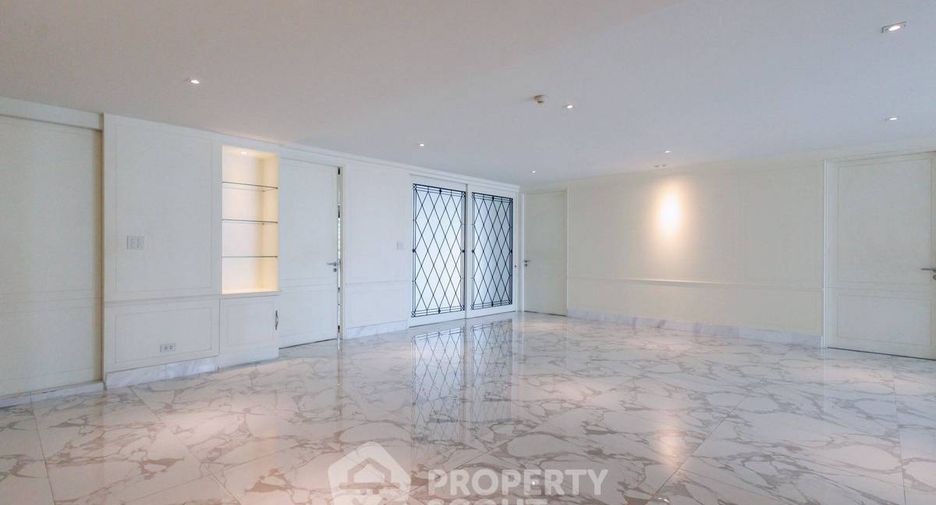 For sale 3 bedrooms condo in Khlong Toei, Bangkok
