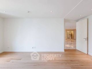 For sale 3 bedrooms condo in Khlong Toei, Bangkok