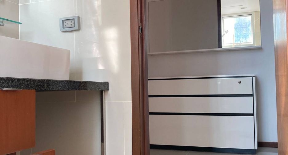 For rent 1 bed condo in Khlong San, Bangkok