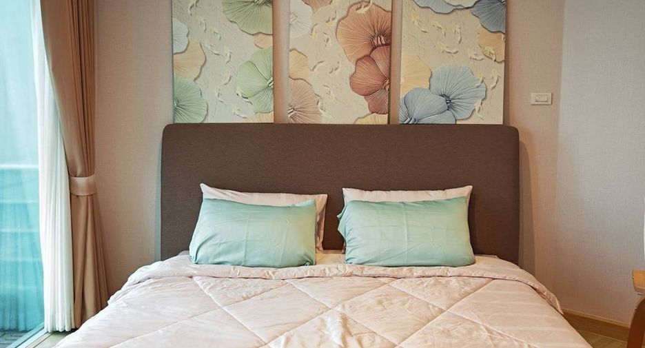 For rent 3 bedrooms condo in Sathon, Bangkok