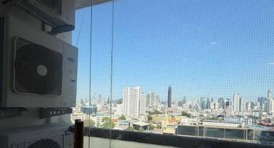 For rent 3 bedrooms condo in Bang Rak, Bangkok