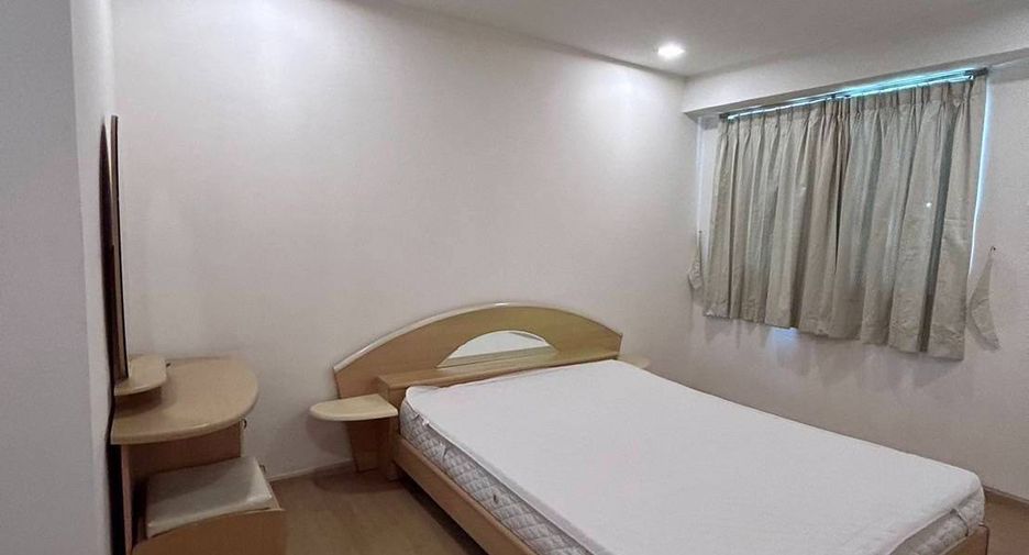 Condo en alquiler de 3 habitaciones en Watthana, Bangkok