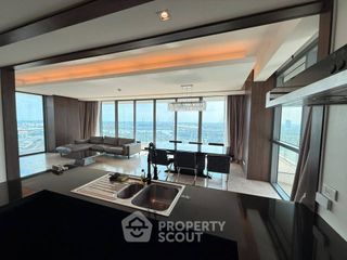 For sale 3 ベッドルーム condo in Yan Nawa, Bangkok