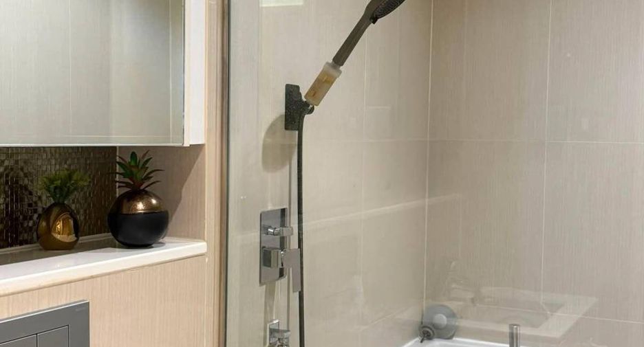 For rent and for sale 1 bed condo in Watthana, Bangkok