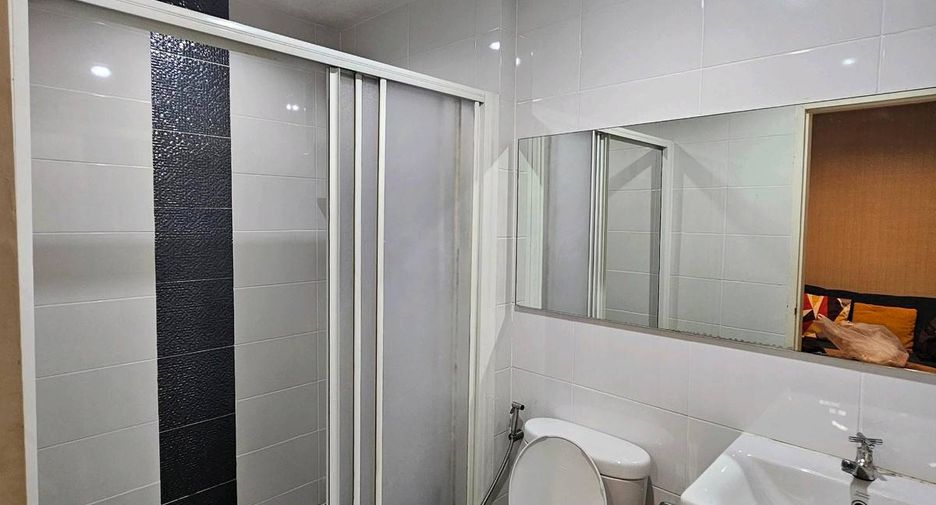 For sale 1 bed condo in Huai Khwang, Bangkok