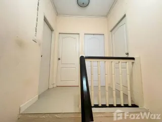 Casa adosada en venta de 3 habitaciones en Khlong Sam Wa, Bangkok