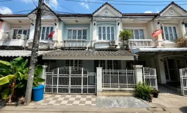 À vendre 3 chambres maison de ville à Khlong Sam Wa, Bangkok