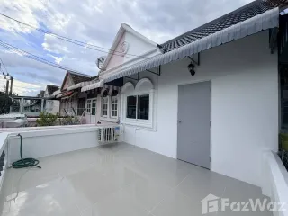 For rent 3 bedrooms townhouse in Phra Khanong, Bangkok