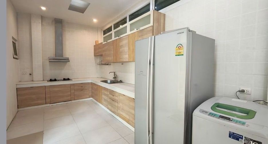 Casa en alquiler de 4 habitaciones en Phasi Charoen, Bangkok