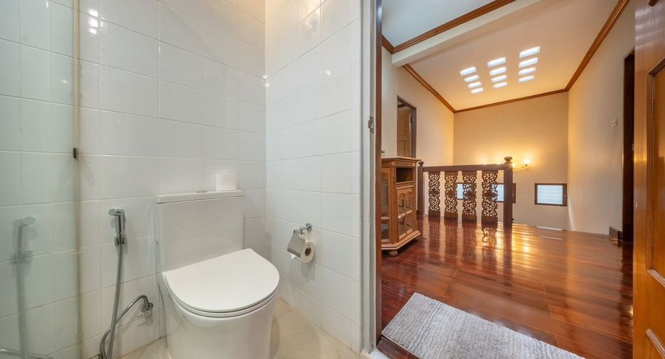 For rent 3 bedrooms villa in Sathon, Bangkok