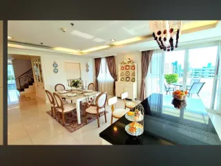 À louer 4 chambres condo à Watthana, Bangkok