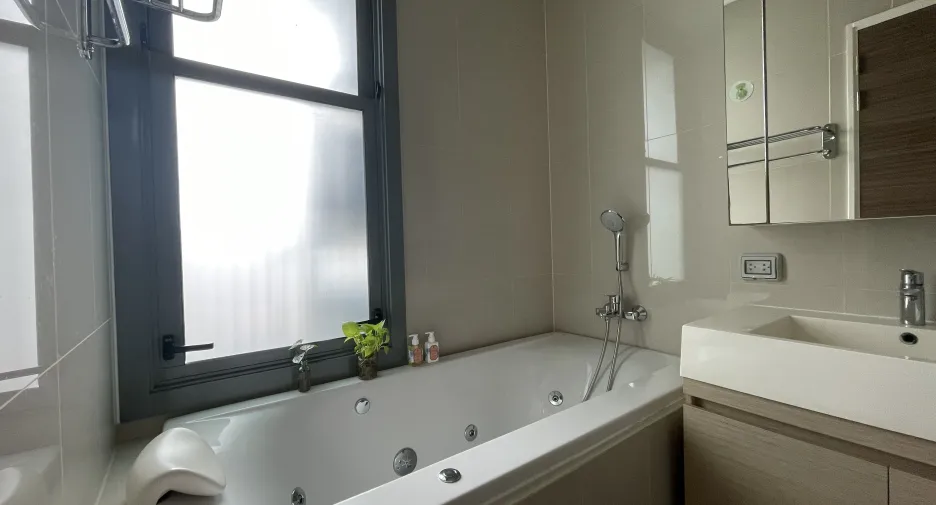 Condo en venta de 2 habitaciones en Watthana, Bangkok
