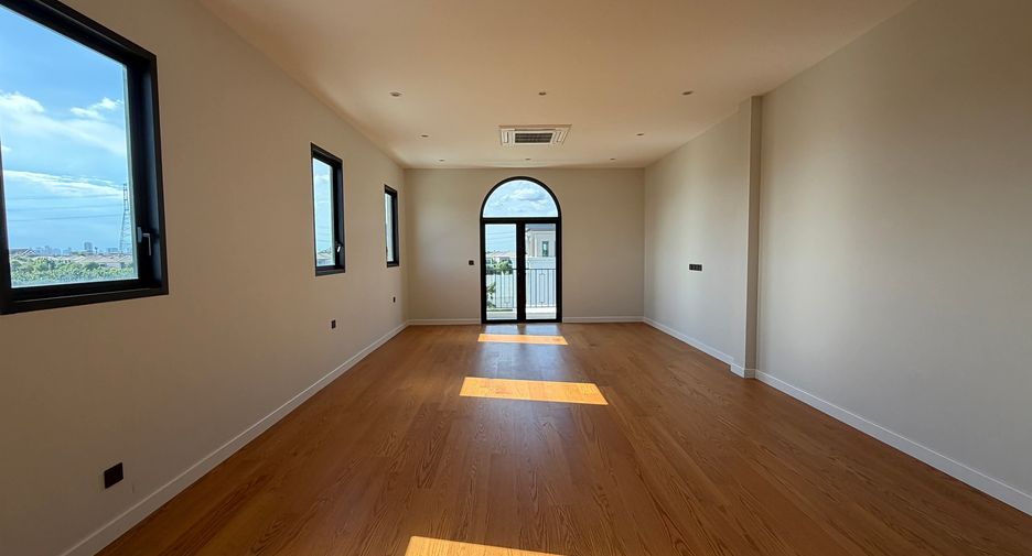 For sale 5 bedrooms villa in Bang Phli, Samut Prakan